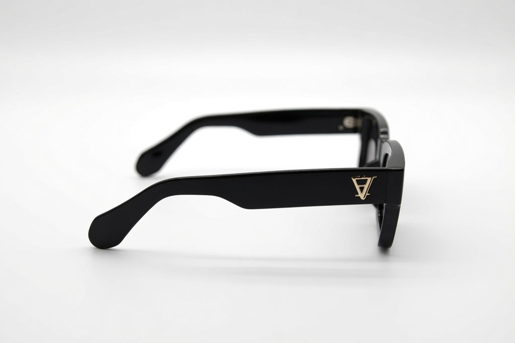 Oneiro - Black on Black