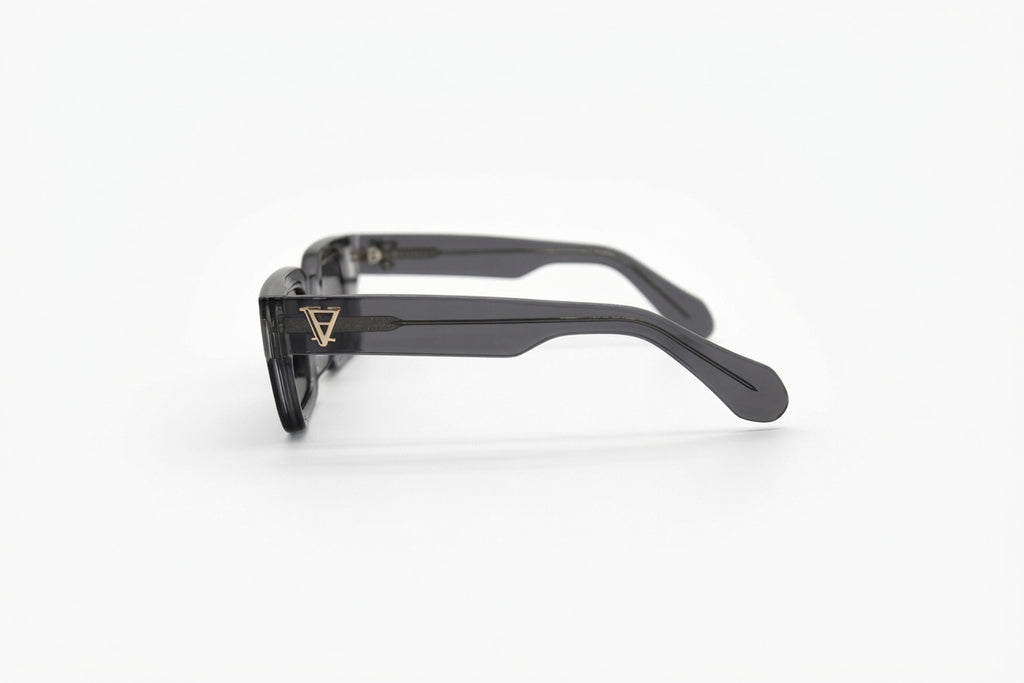 Oneiro - Transparent Grey on Black Lens