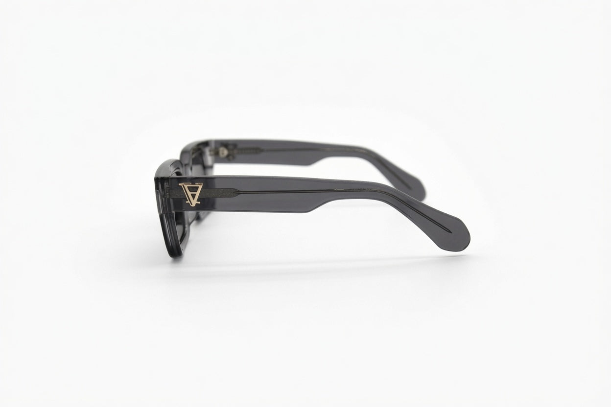 Oneiro - Transparent Grey on Black Lens