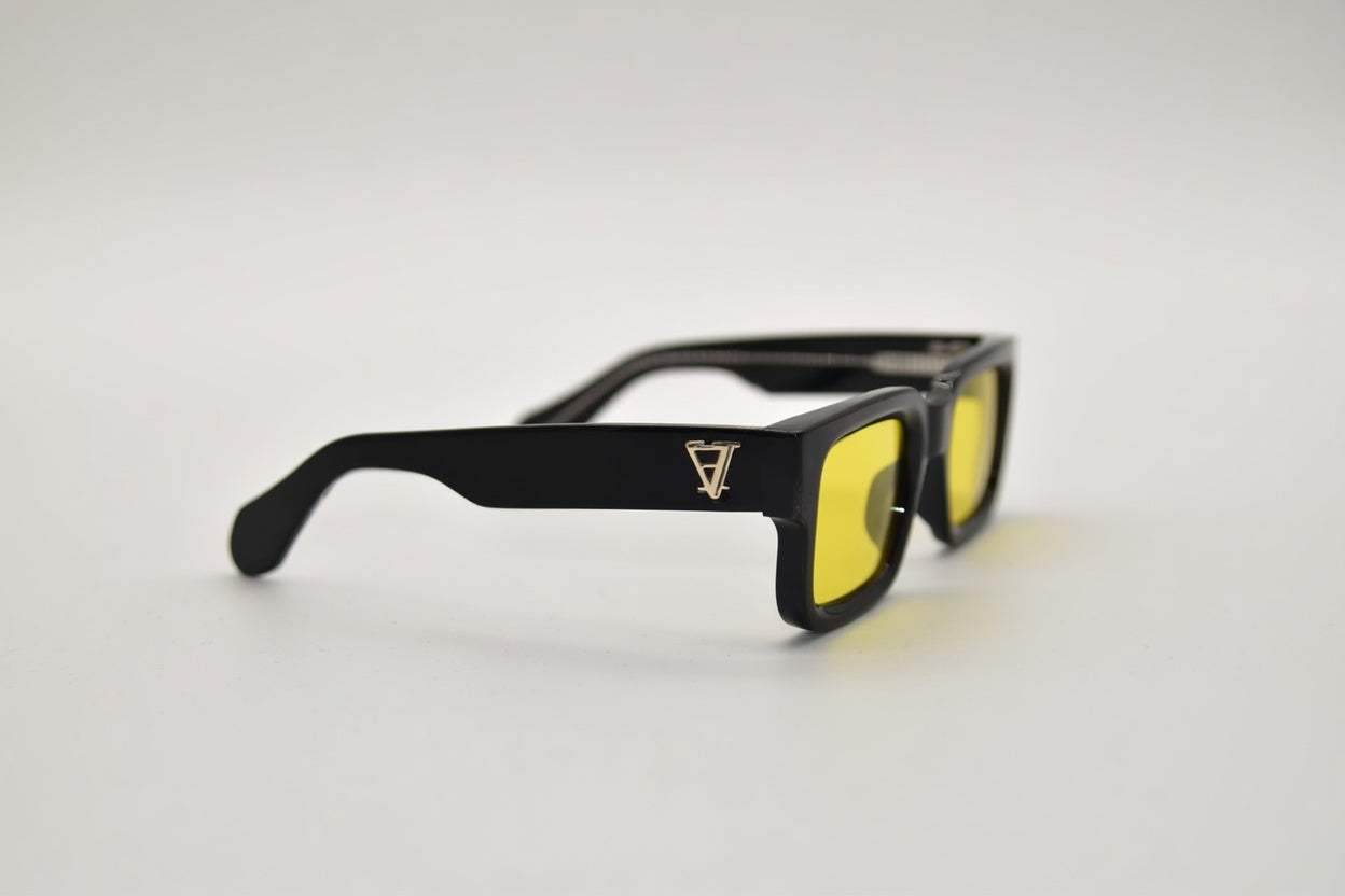 Oneiro Black on Yellow